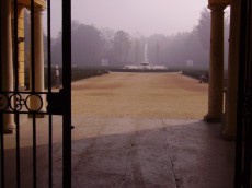 Il palazzo Ducale, vista sul Parco in una giornata di nebbia Fotogallery | CASEIFICIO SAN SALVATORE